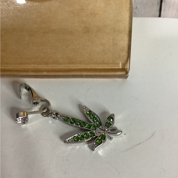 Clip-On Belly Button Ring - Picture 4 of 5